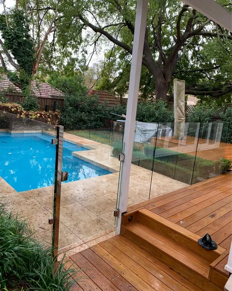 Frameless glass pool fencing with spigot fixings